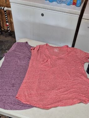 Time and Tru Heathered Coral-Red And Purple Short Sleeve Tee